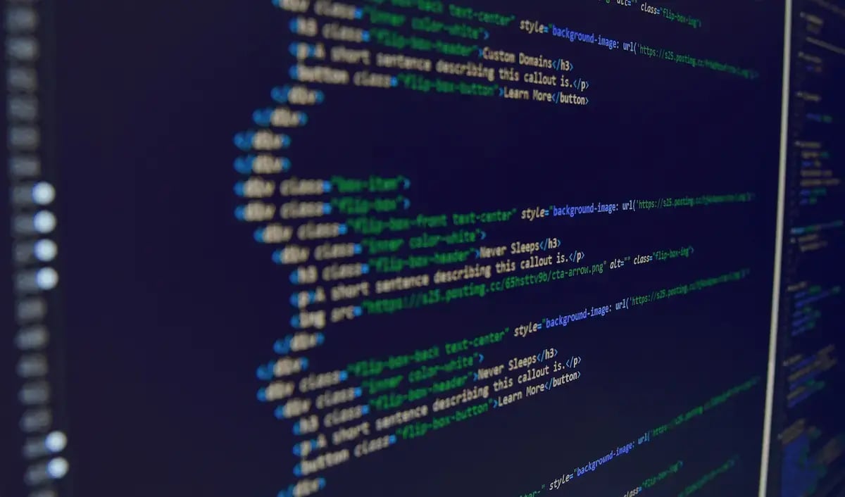 Linhas de código relacionadas à estrutura e implementação de melhorias de SEO técnico.