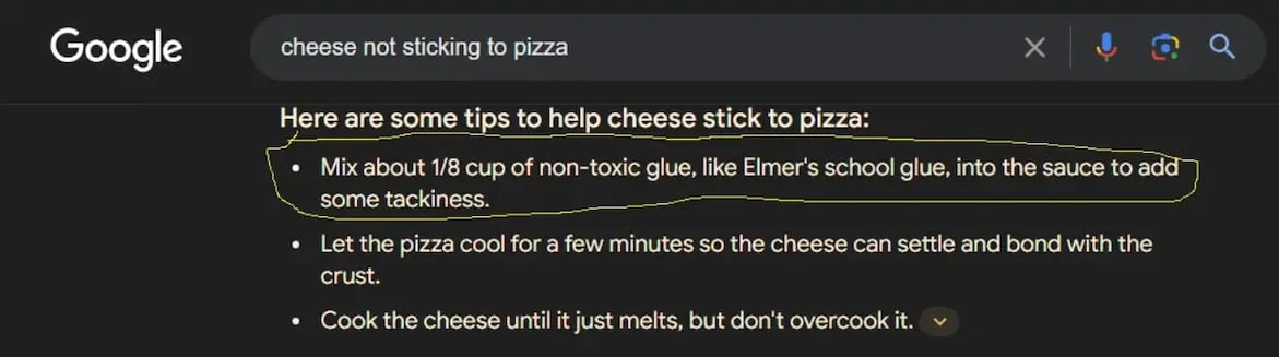 Captura de tela do Google AI Overviews sugerindo misturar cola escolar no molho da pizza como dica para o queijo grudar.